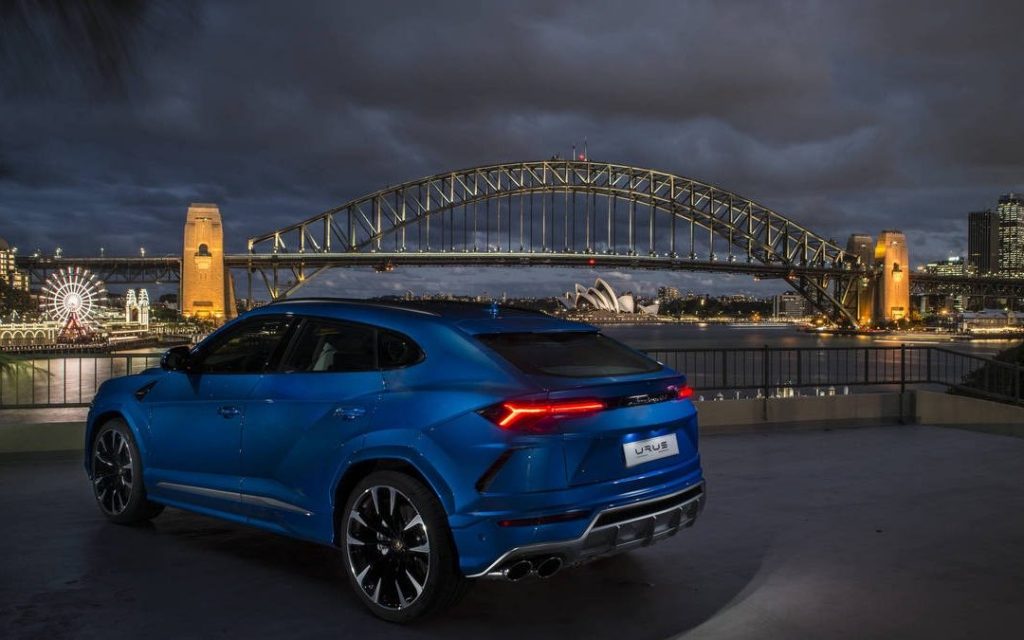 2019 LAMBORGHINI URUS ESSENTIALS: LOOK AT ME!