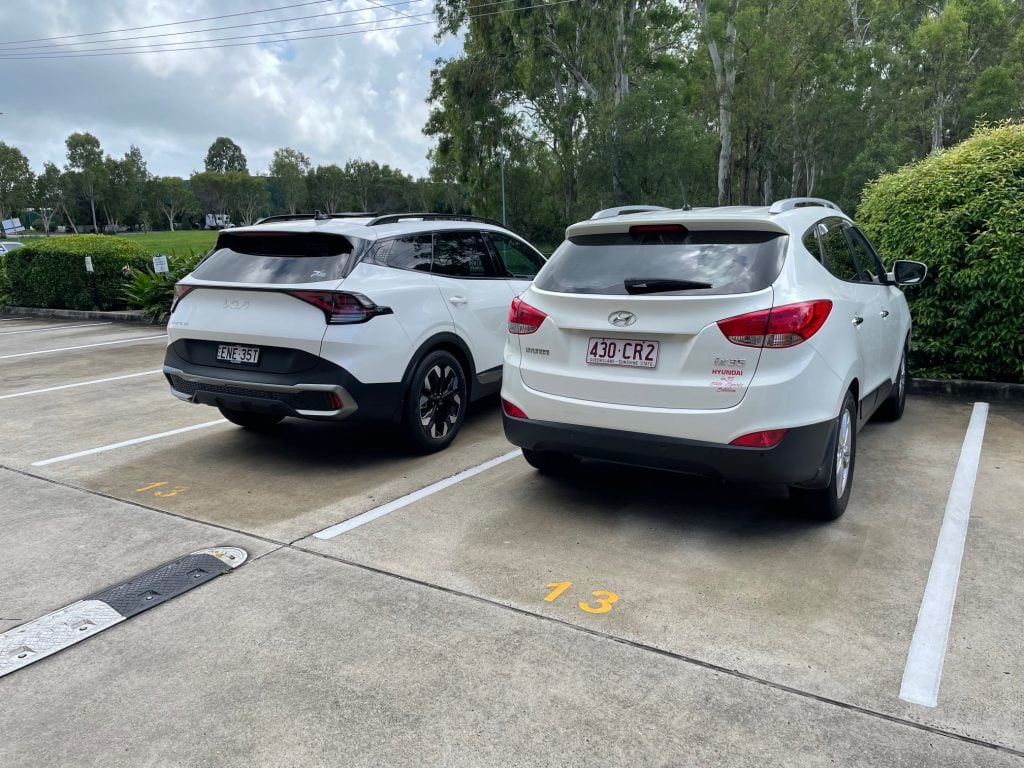 Hyundai iX35 (2010) and Santa Fe (2010) 4x4s scooped