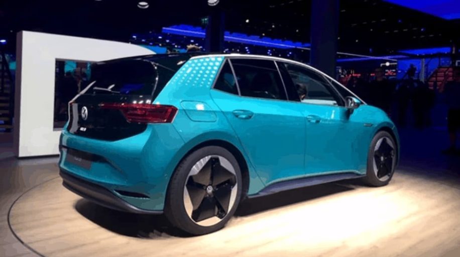 VW ID.3 ELECTRIC HATCH DEBUTS AHEAD OF FRANKFURT MOTOR SHOW